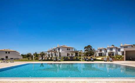 Propose for sale wonderful villa with view on sea of resort complex Faru in Portugal.